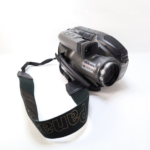 Panasonic PV-L580D Compact VHS/VHS-C Palmcorder 150x Digital‎ Camcorder Tested - Picture 7 of 9